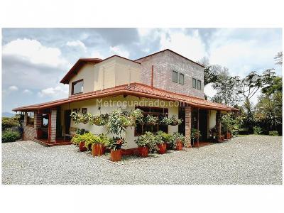 Casa de 4 alcobas en venta en La Catedral, Envigado, 369 m² · foto 3 de 20