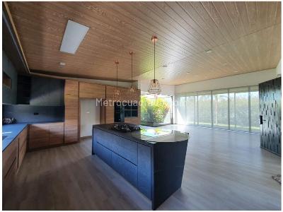 Casa de 4 alcobas en venta en Llanogrande, Rionegro, 540 m² · foto 6 de 11