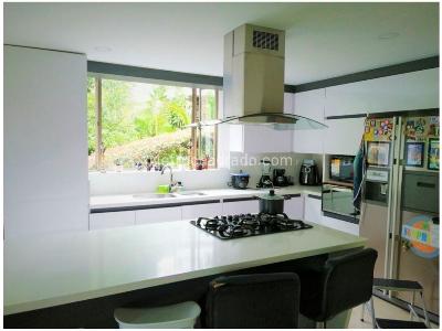 Casa de 4 alcobas en venta en Loma Del Chocho, Envigado, 284 m² · foto 2 de 14