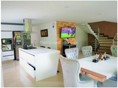Casa de 4 alcobas en venta en Loma Del Chocho, Envigado, 284 m² · foto 8 de 14