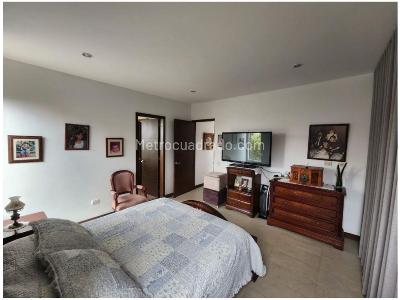 Casa de 3 alcobas en venta en Loma Del Escobero, Envigado, 260 m² · foto 11 de 12