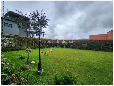 Casa de 3 alcobas en venta en Loma Del Escobero, Envigado, 260 m² · foto 12 de 12
