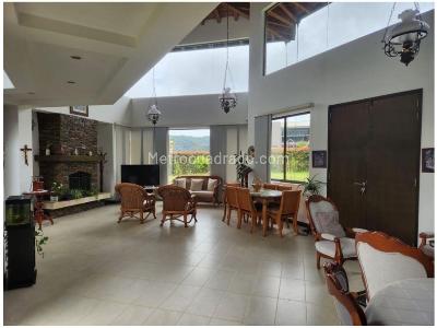 Casa de 3 alcobas en venta en Loma Del Escobero, Envigado, 260 m² · foto 5 de 12