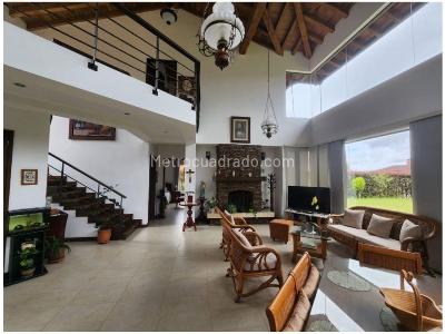 Casa de 3 alcobas en venta en Loma Del Escobero, Envigado, 260 m² · foto 6 de 12