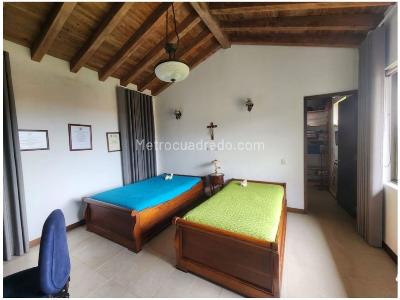 Casa de 3 alcobas en venta en Loma Del Escobero, Envigado, 260 m² · foto 8 de 12