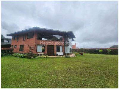 Casa de 3 alcobas en venta en Loma Del Escobero, Envigado, 260 m² · foto 9 de 12