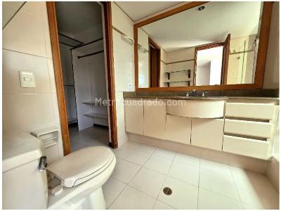 Apartamento de 3 alcobas en venta en Los Balsos, Medellín, 167 m² · foto 14 de 19