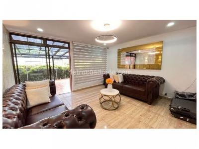 Casa de 4 alcobas en venta en El Tesoro, Medellín, 240 m² · foto 2 de 15