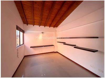 Casa de 3 alcobas en venta en Loma Del Chocho, Envigado, 250 m² · foto 11 de 20