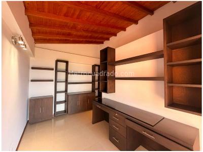 Casa de 3 alcobas en venta en Loma Del Chocho, Envigado, 250 m² · foto 12 de 20