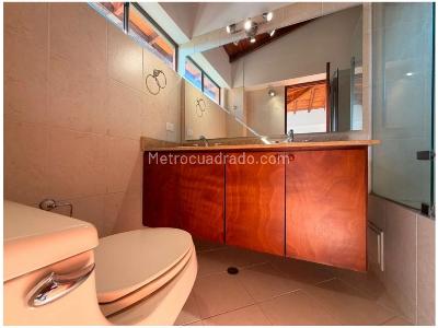 Casa de 3 alcobas en venta en Loma Del Chocho, Envigado, 250 m² · foto 16 de 20