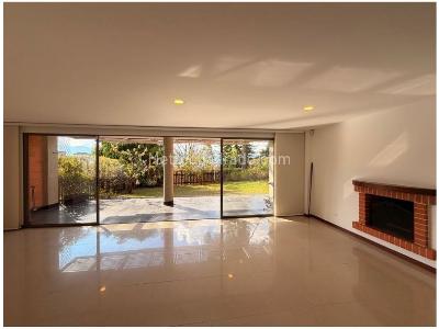 Casa de 3 alcobas en venta en Loma Del Chocho, Envigado, 250 m² · foto 2 de 20