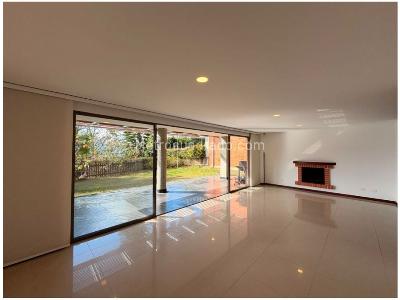 Casa de 3 alcobas en venta en Loma Del Chocho, Envigado, 250 m² · foto 3 de 20