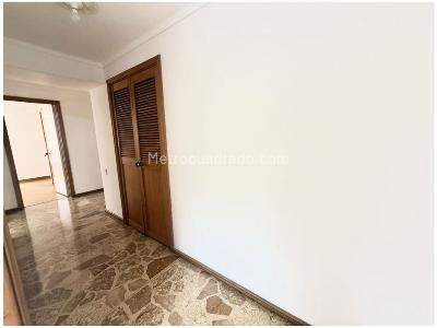 Apartamento de 5 alcobas en venta en Los Catay, Medellín, 234 m² · foto 13 de 18