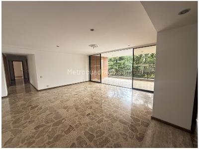 Apartamento de 5 alcobas en venta en Los Catay, Medellín, 234 m² · foto 2 de 18
