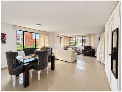 Apartamento de 3 alcobas en venta en Laureles, Medellín, 149 m² · foto 2 de 9