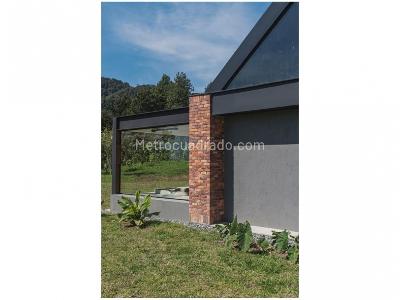 Casa de 3 alcobas en venta en Alto De Las Palmas, Medellín, 450 m² · foto 3 de 20