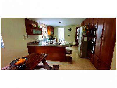 Casa de 4 alcobas en venta en Loma Del Escobero, Envigado, 330 m² · foto 12 de 20