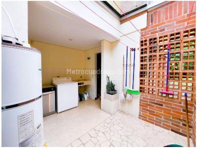 Casa de 4 alcobas en venta en Loma Del Escobero, Envigado, 330 m² · foto 14 de 20