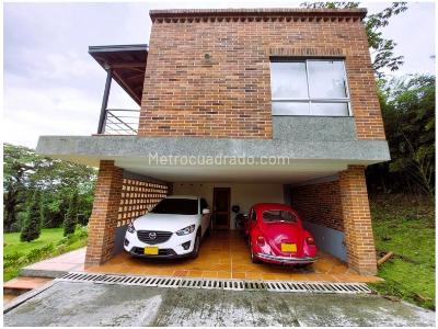 Casa de 4 alcobas en venta en Loma Del Escobero, Envigado, 330 m² · foto 2 de 20