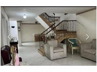 Casa en venta en Malibu, Medellín · foto 2 de 9