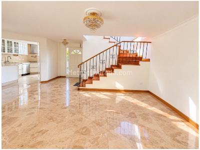 Casa de 4 alcobas en venta en Loma Del Escobero, Envigado, 182 m² · foto 1 de 20