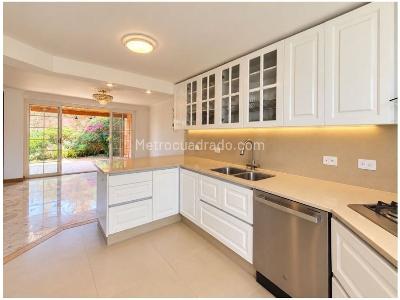 Casa de 4 alcobas en venta en Loma Del Escobero, Envigado, 182 m² · foto 12 de 20