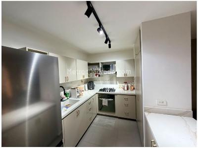 Apartamento de 3 alcobas en venta en Loma De Las Brujas, Envigado, 116 m² · foto 2 de 20