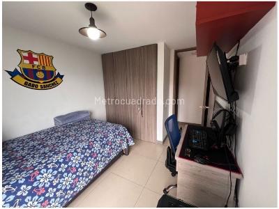 Apartamento de 3 alcobas en venta en Loma De Las Brujas, Envigado, 92 m² · foto 17 de 20