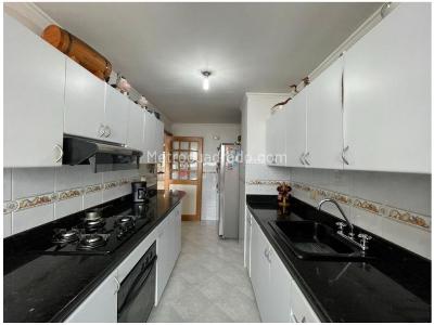 Apartamento de 3 alcobas en venta en Los Balsos, Medellín, 177 m² · foto 3 de 6
