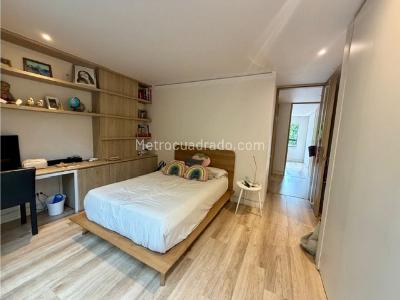 Apartamento de 3 alcobas en venta en El Poblado, Medellín, 130 m² · foto 11 de 12