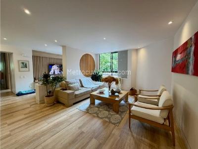 Apartamento de 3 alcobas en venta en El Poblado, Medellín, 130 m² · foto 2 de 12