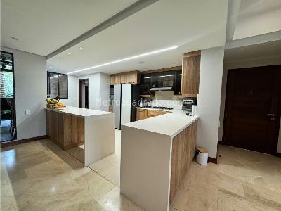 Apartamento de 2 alcobas en venta en El Poblado, Medellín, 447 m² · foto 11 de 12