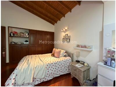 Casa de 4 alcobas en venta en Altos Del Poblado, Medellín, 330 m² · foto 15 de 19