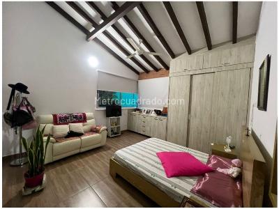 Casa de 3 alcobas en venta en Loma De Las Brujas, Envigado, 145 m² · foto 9 de 13