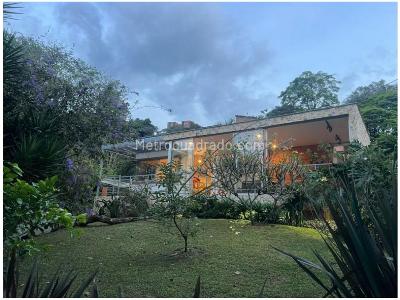 Casa de 3 alcobas en venta en Loma De Las Brujas, Envigado, 145 m² · foto 11 de 13