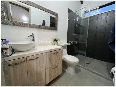 Casa de 3 alcobas en venta en Loma De Las Brujas, Envigado, 145 m² · foto 13 de 13