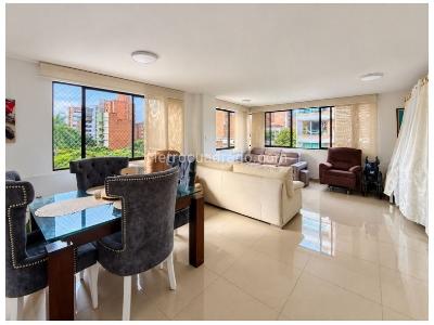 Apartamento de 3 alcobas en venta en Laureles, Medellín, 149 m² · foto 2 de 11
