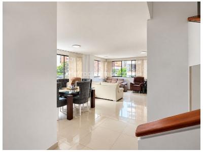 Apartamento de 3 alcobas en venta en Laureles, Medellín, 149 m² · foto 3 de 11