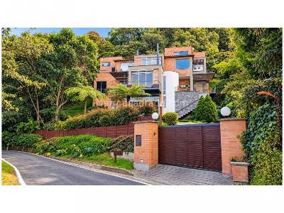 Casa de 4 alcobas en venta en Loma Del Escobero, Envigado, 293 m² · foto 1 de 20