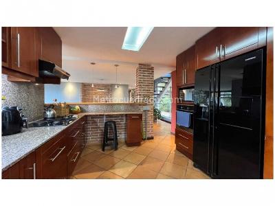 Casa de 4 alcobas en venta en Loma Del Escobero, Envigado, 293 m² · foto 9 de 20