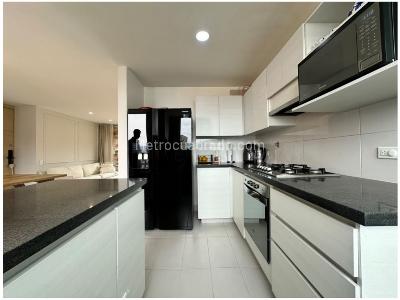 Apartamento de 3 alcobas en venta en Castropol, Medellín, 117 m² · foto 6 de 16