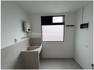 Apartamento de 3 alcobas en venta en La Castellana, Medellín, 116 m² · foto 2 de 20