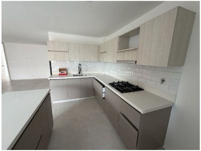 Apartamento de 3 alcobas en venta en La Castellana, Medellín, 116 m² · foto 3 de 20