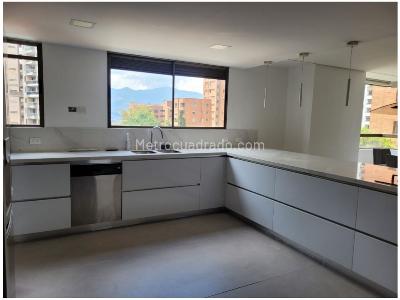 Apartamento de 3 alcobas en venta en Lalinde, Medellín, 270 m² · foto 2 de 14