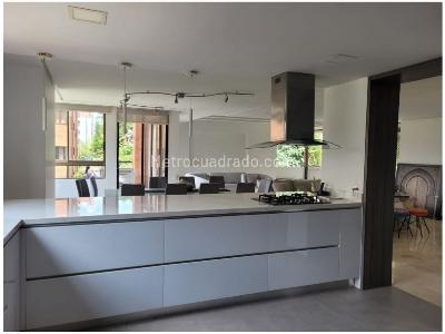 Apartamento de 3 alcobas en venta en Lalinde, Medellín, 270 m² · foto 3 de 14