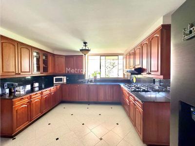 Apartamento de 4 alcobas en venta en El Poblado, Medellín, 412 m² · foto 7 de 15