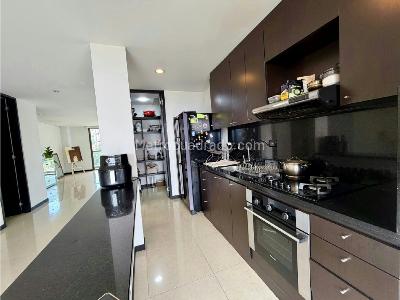 Apartamento de 2 alcobas en venta en El Poblado, Medellín, 189 m² · foto 6 de 16