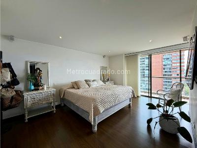 Apartamento de 2 alcobas en venta en El Poblado, Medellín, 189 m² · foto 12 de 16