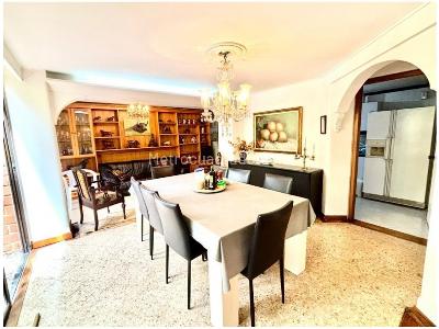 Apartamento de 3 alcobas en venta en La Loma Los Balsos, Medellín, 200 m² · foto 2 de 12